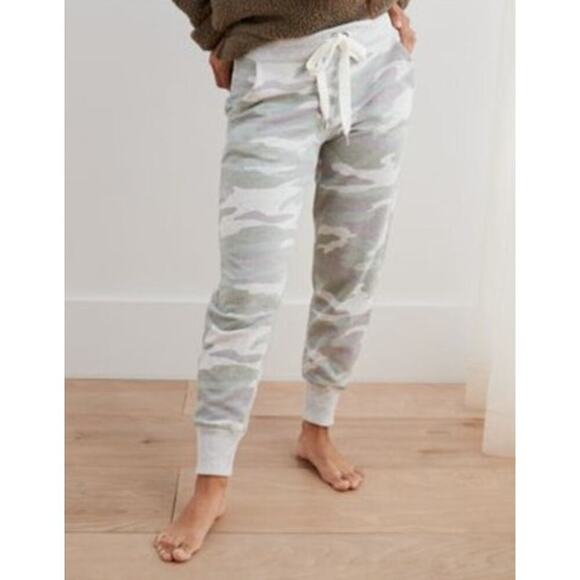 NWT Aerie Camo Fleece Jogger High Waisted Sweatpants Size Medium - Picture 1 of 5